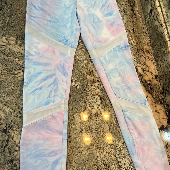 Guess Leggings✨ - Picture 2 of 4